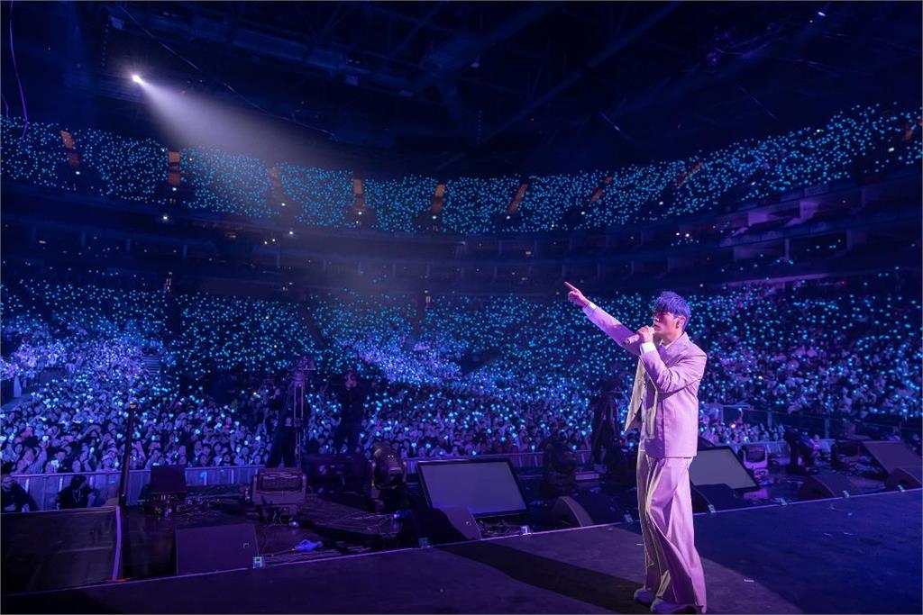 歌迷提前卡位「練手速」　周董演唱會15萬張門票秒殺
