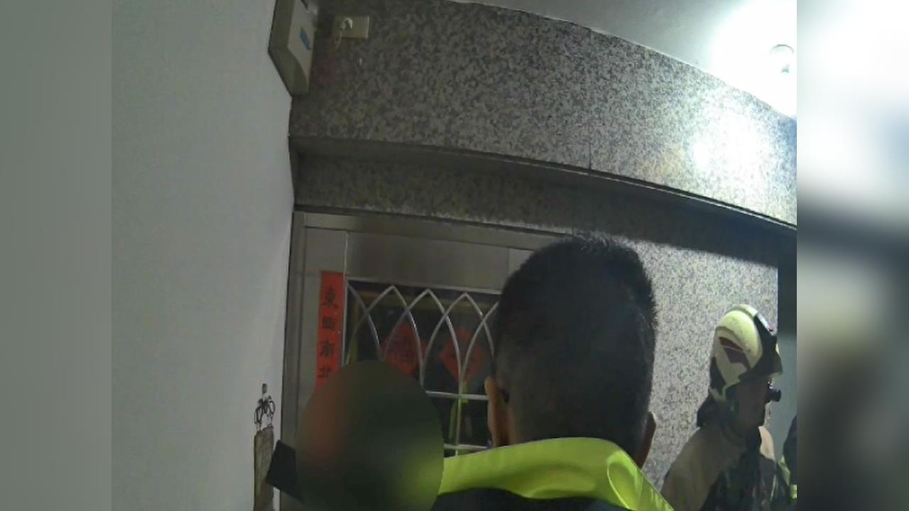 男發酒瘋開瓦斯洩憤 警消破門噴辣椒水壓制