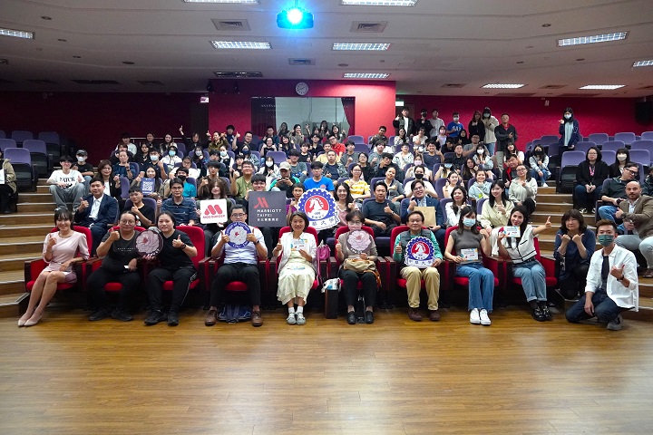 中華大學校友返校搶人才！餐飲祭六萬高薪