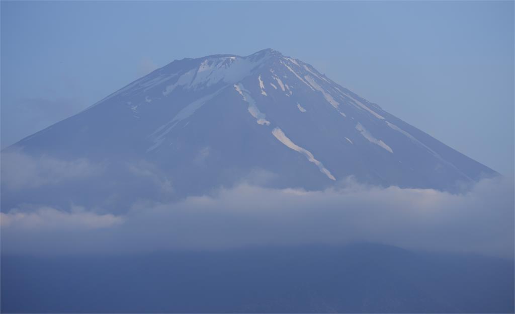 為拍富士山美照不要命！　遊客肆意穿越車道相關單位「出手了」