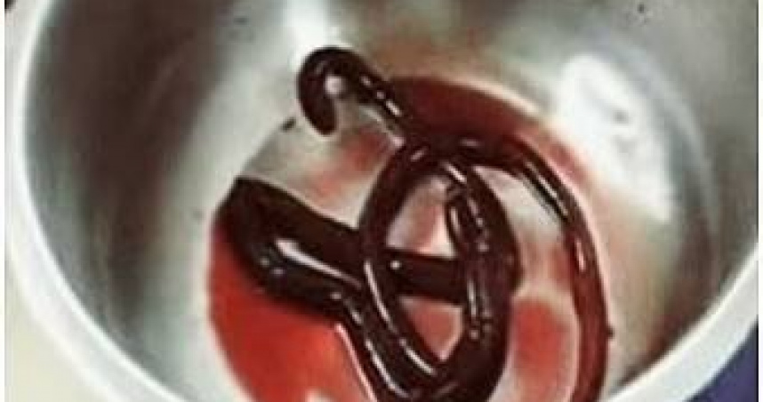 超噁！男子常吃生魚感染「世界最大人體寄生蟲」取出還在蠕動