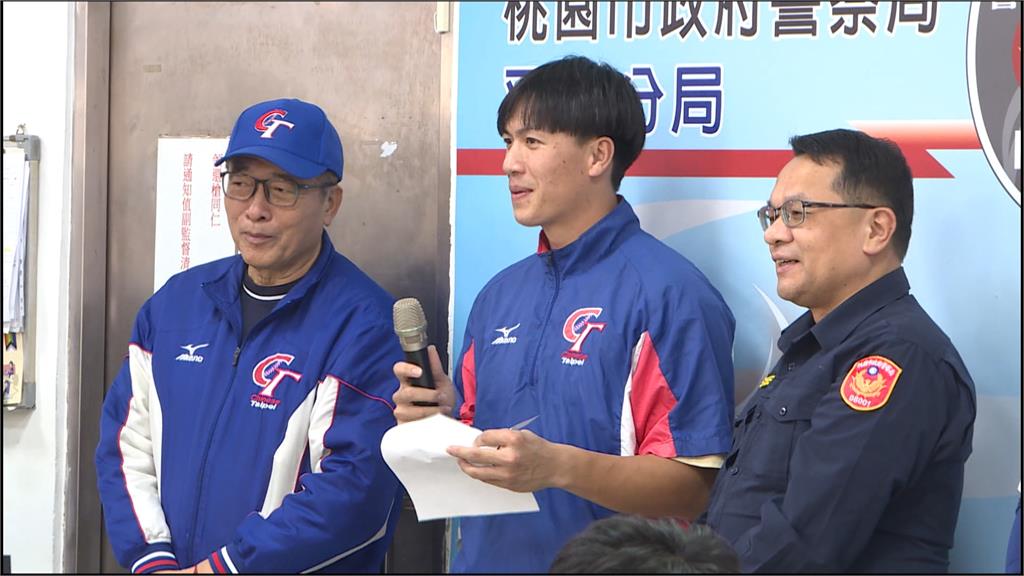 林立簽名球助攻！平鎮警方強力宣導要讓「詐騙出局」