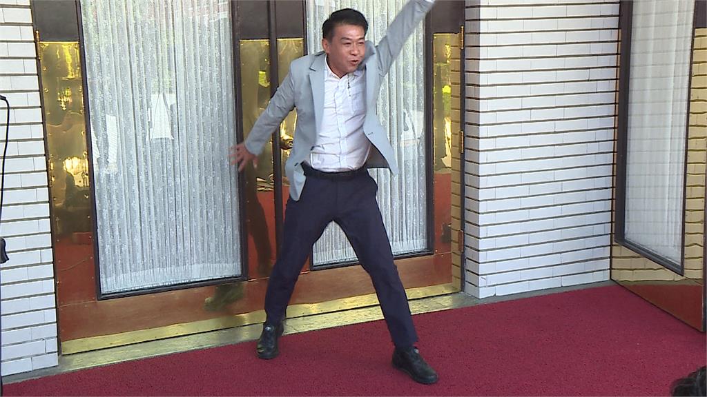 會跳16蹲！許智傑稱霸高雄市長網路民調　鳳山卻傳罷免潮
