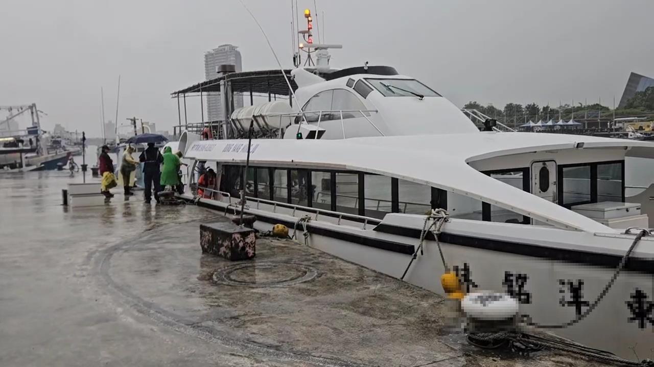 快新聞/宜蘭雨勢轉強!龜山島賞鯨船仍啟航 船長曝封島標準