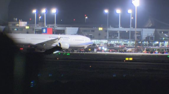 LIVE／再載229位台人回家！第二架湖北類包機順利抵台