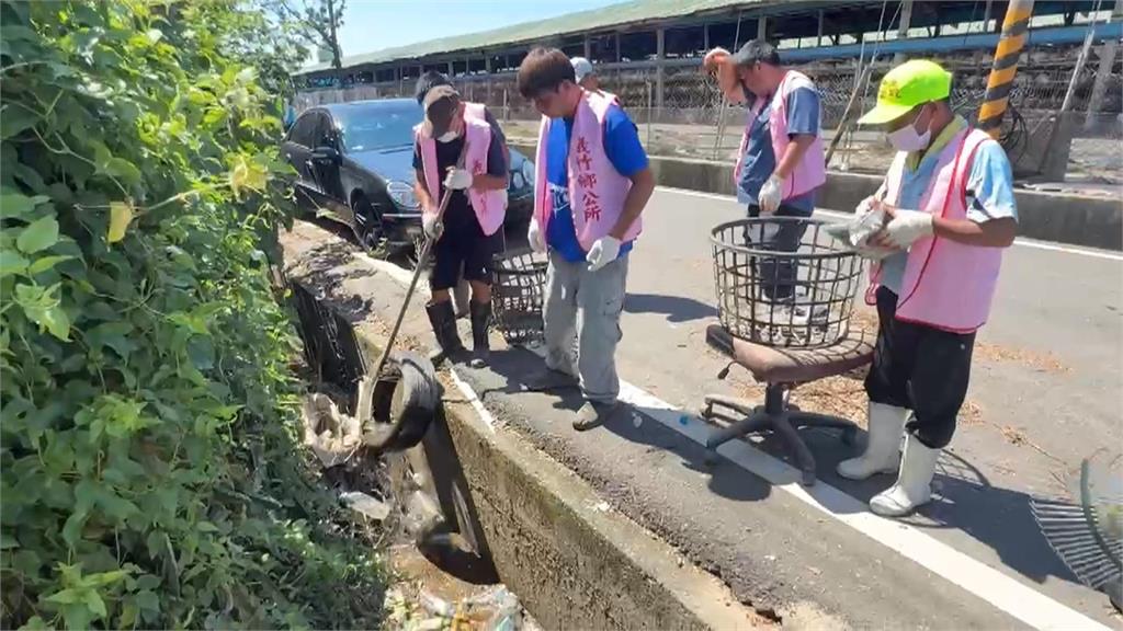 丹娜絲颱風+西南氣流豪雨　嘉義義竹災情嚴重　民眾湧入助重建