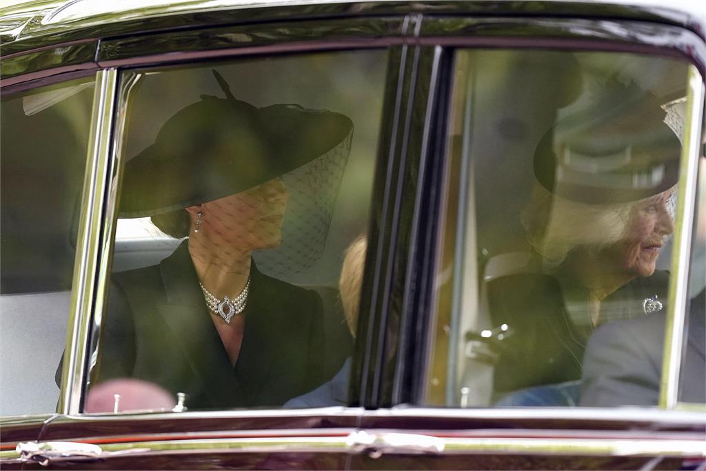 快新聞／英國女王國葬　梅根、凱特王妃皆配戴皇室珠寶致敬