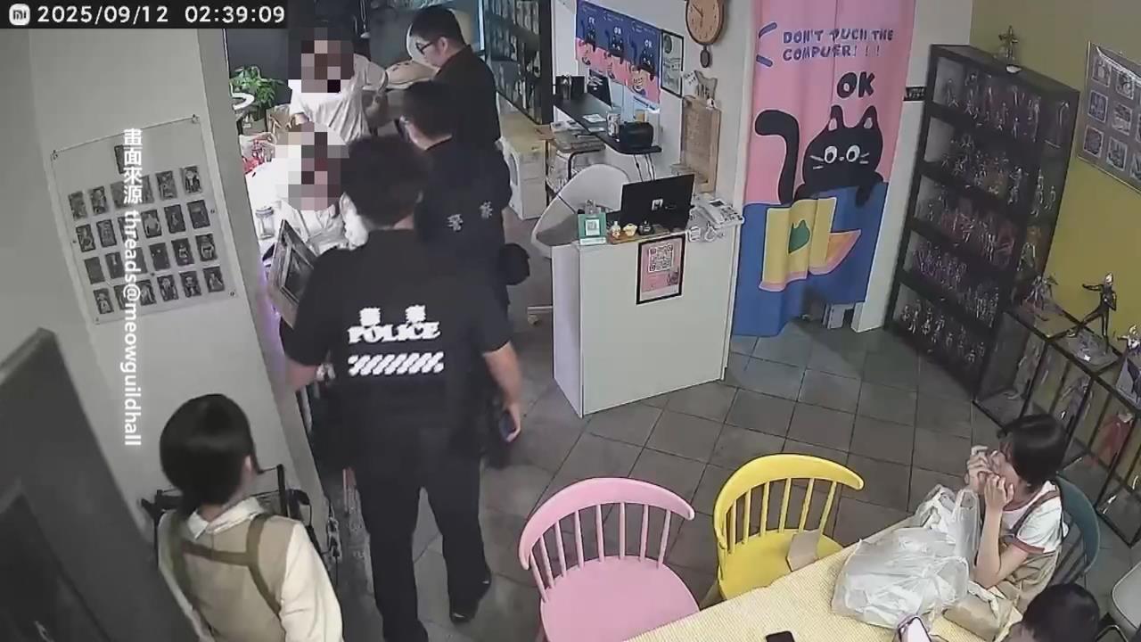 警察好帥！　女店員報案害羞萌笑「小鹿亂撞」藏不住