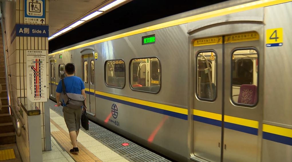 快新聞/台鐵區間車故障旅客全下車! 南港=松山列車延誤