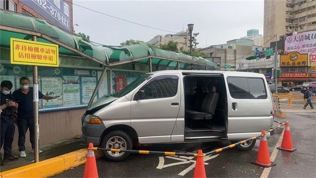 桃園駕訓班教練帶5名學生考試「監理站誤踩油門」　2人慘還沒考就先送醫