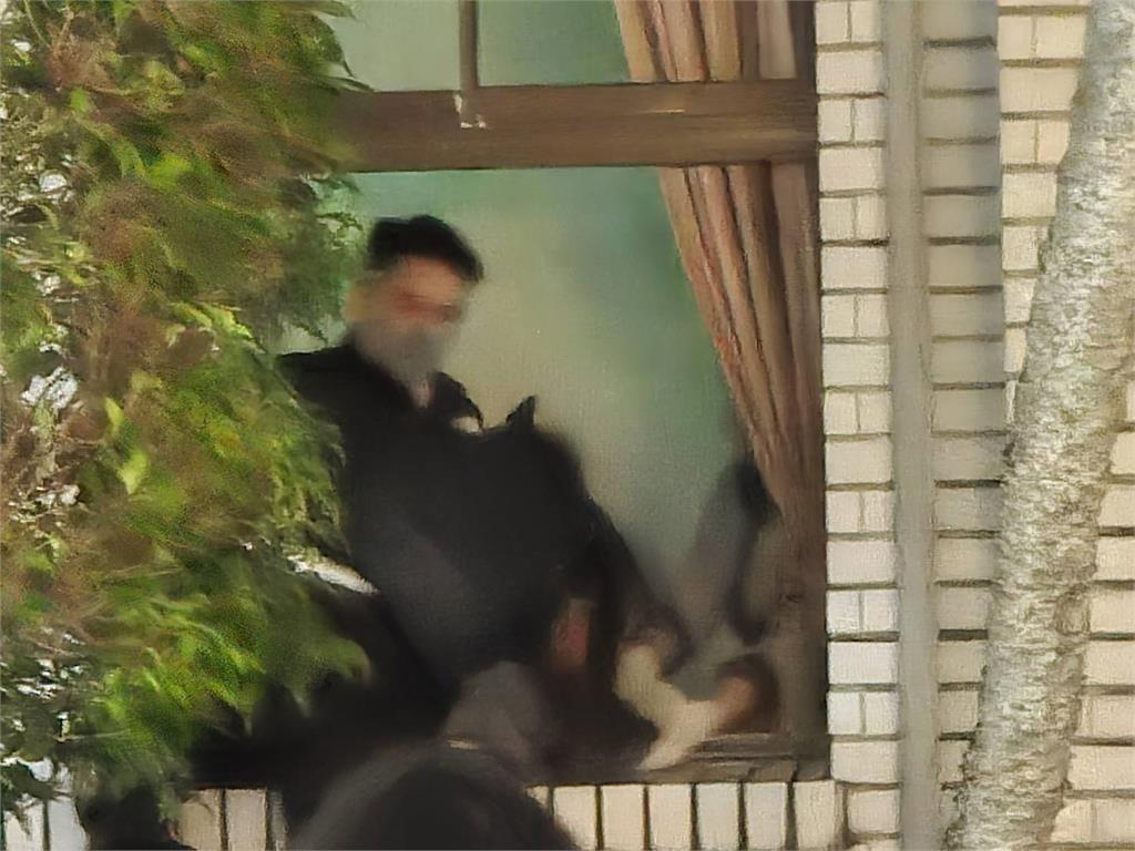快新聞／太陽花再起？綠營發動夜襲　多人破窗闖議場備戰表決