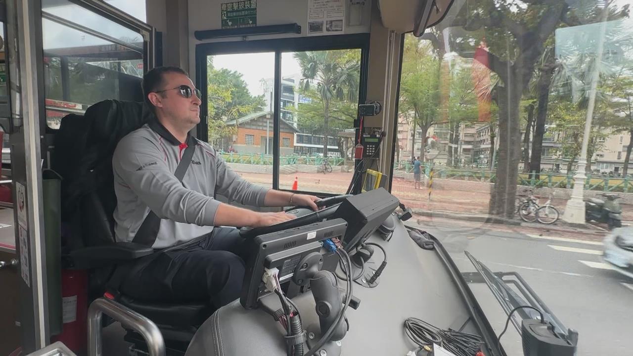 獨！俄籍公車司機擁永久居留證　坦言南部交通亂