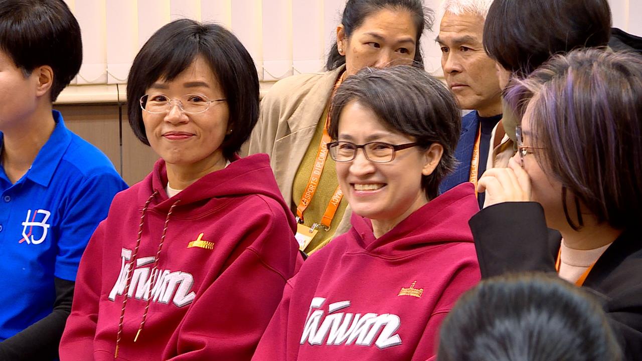 出席活動撞衫TeamTaiwan帽T　蕭美琴笑：巧慧猜透我的心