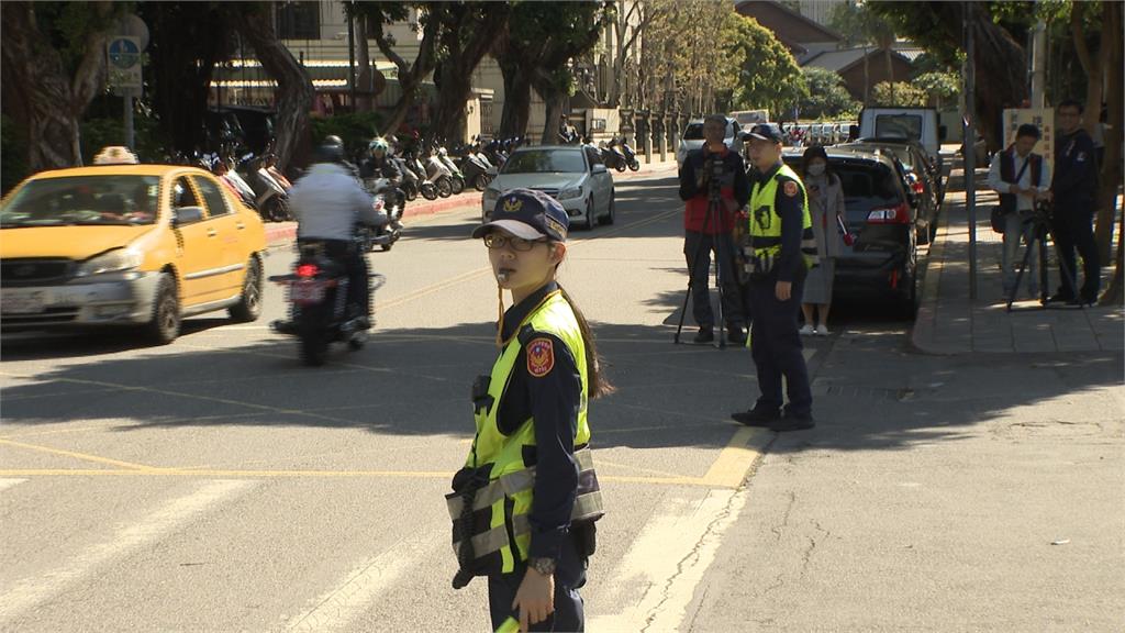 開學日防校門塞爆 北市動員115警力疏導