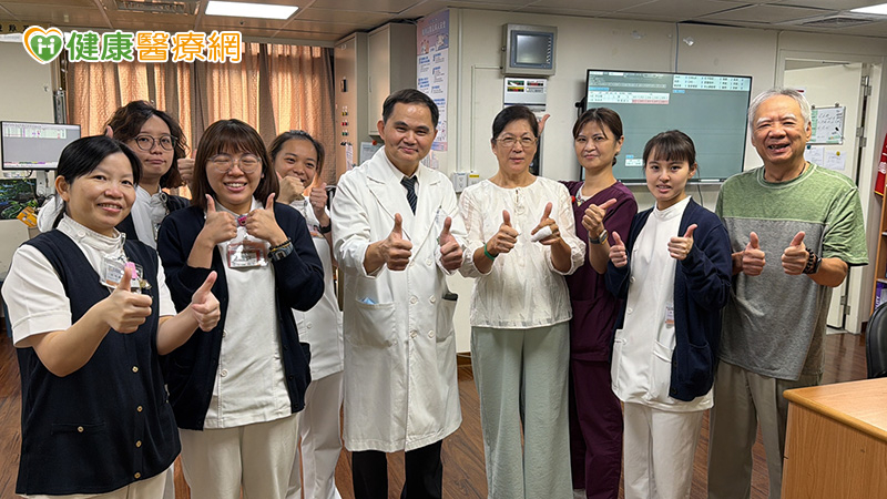 手指僵硬4度動刀仍難做菜、扭毛巾　醫籲關節重建+復健同樣重要 