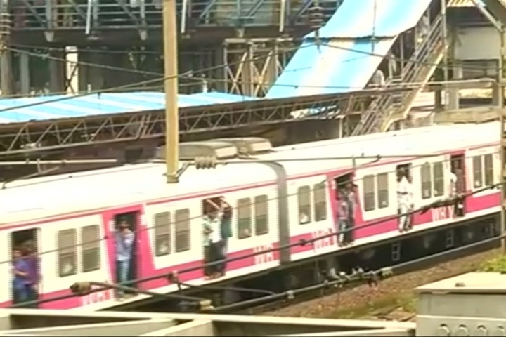 慘劇！孟買火車站爆嚴重踩踏  至少22死