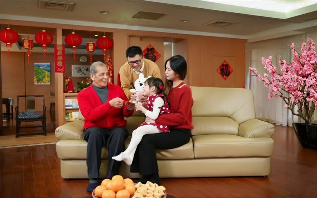 長輩滑短影音要留意　台北慈濟醫師提三招守護身心健康