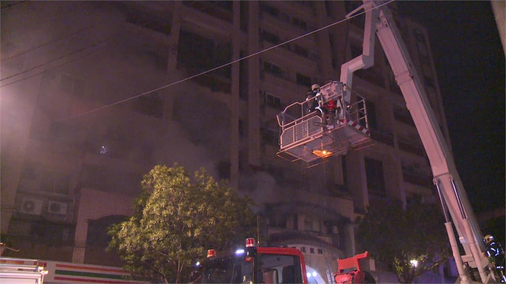 北市公寓大火母女受困　母獲救一度失去呼吸