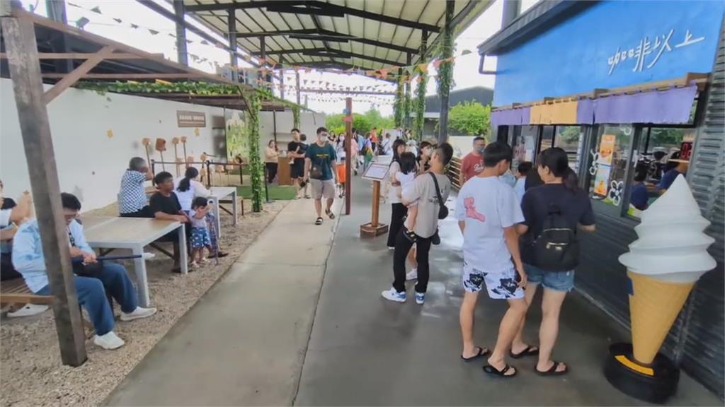 颱風薇帕掃過南台灣！　下午雨勢趨緩遊客紛紛出籠