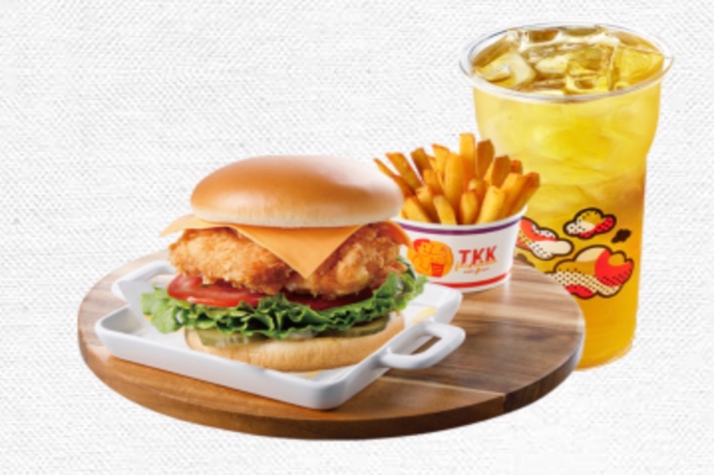 頂呱呱桃園機場店爆雷 消費者控大口咬下竟吃到「整塊生雞肉」