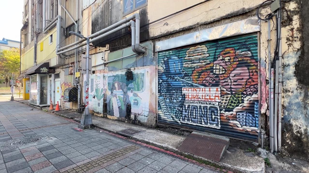 高雄玉竹商圈巷弄「塗鴉亂象頻傳」 路牌、反光鏡都遭殃