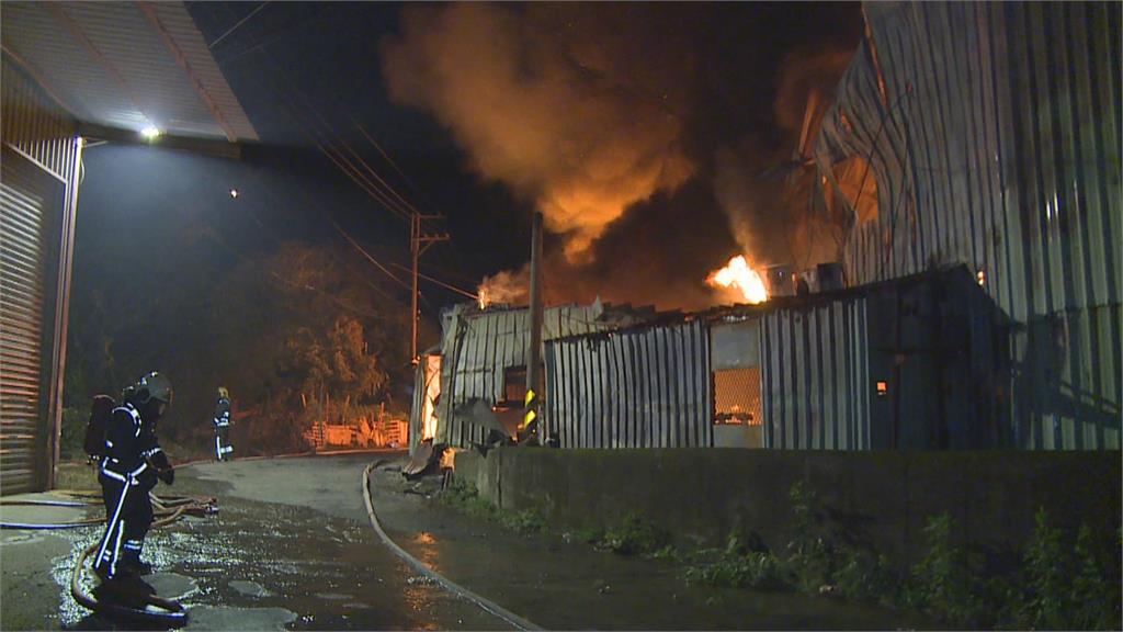 樹林連棟鐵皮工廠大火　3千坪廠房全燒毀