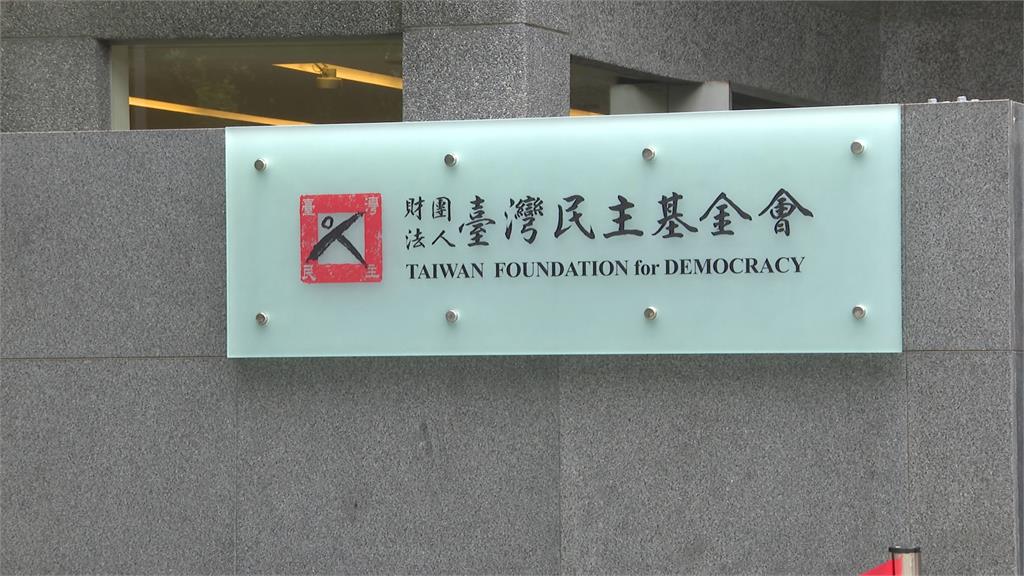 韓國瑜親自出席民主基金會　提名盧業中改任副執行長