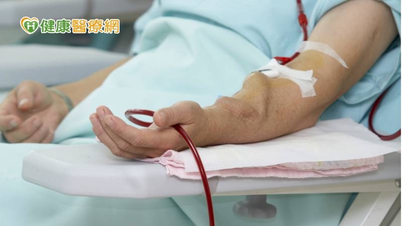 洗腎洗一半遇火警、地震怎麼辦？醫：千萬別拔針！