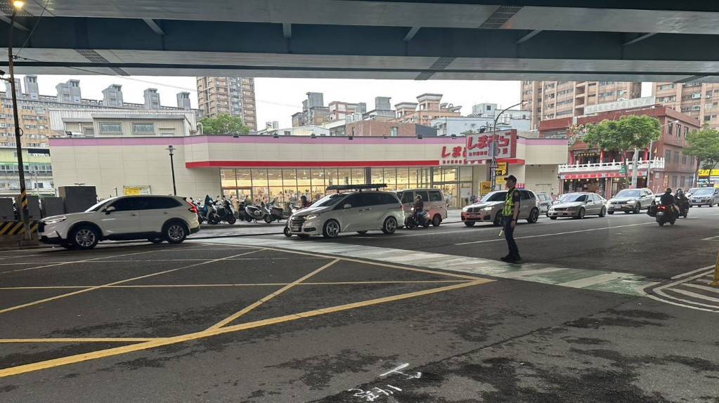 學童舉手走行穿線10車不讓　桃警追查開罰6萬元強化取締