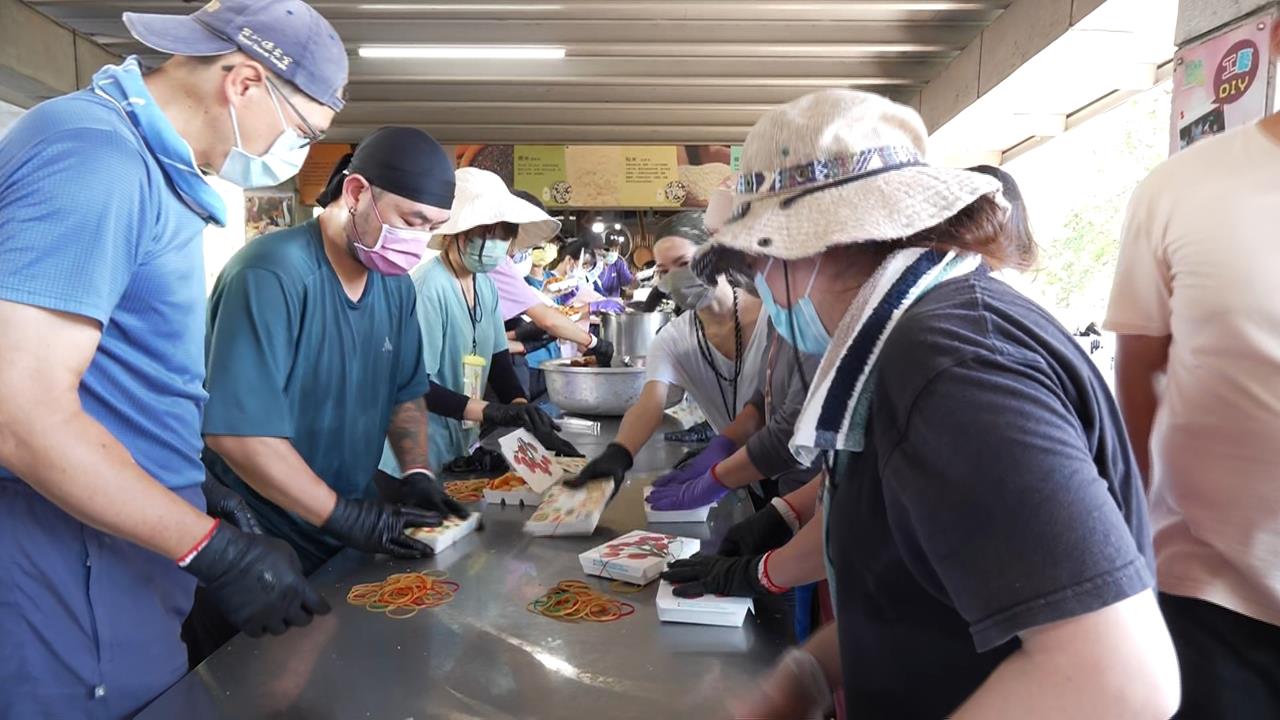 義煮超人！飯店主廚齊聚光復鄉　每日備千份便當