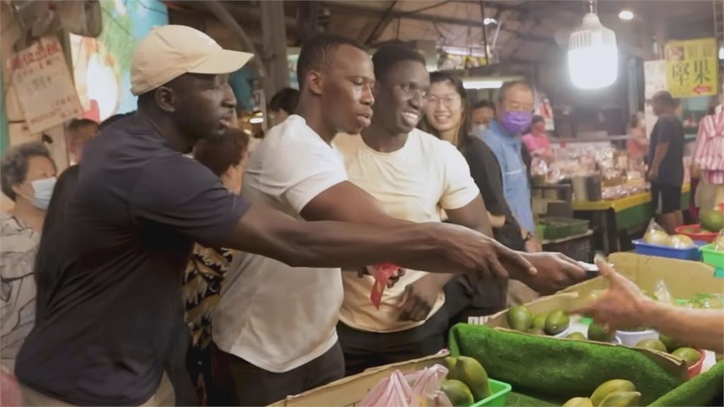 非洲男逛傳統市集「烙台語又殺價」　網笑：真的是台灣人