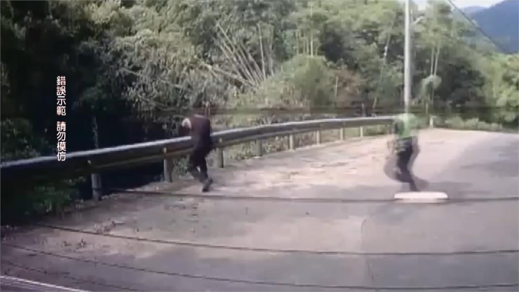 要逃不要命！　通緝犯自撞棄車逃逸　跳山溝逃亡