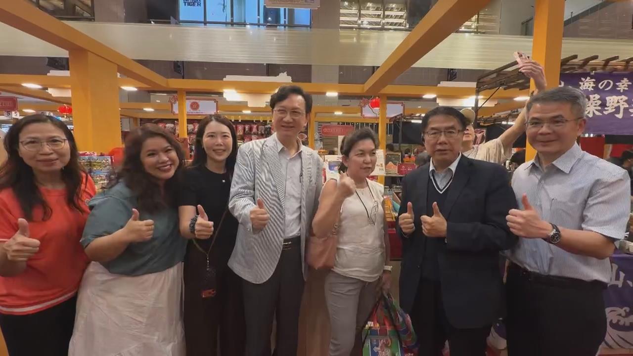 臺南蜜棗前進新加坡 黃偉哲攜手網紅直播熱銷