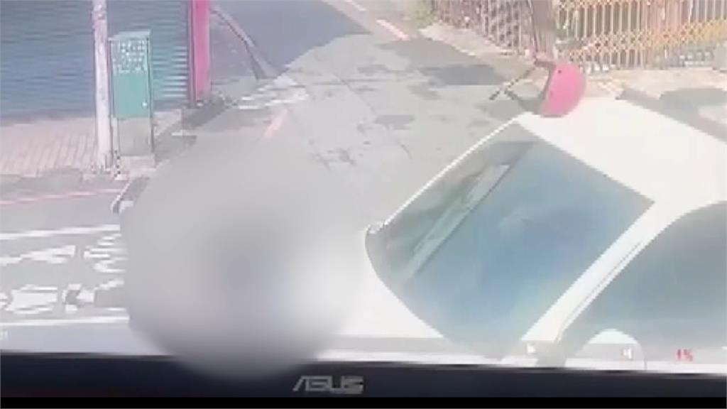 彰化執勤救護車路口撞機車　女騎士噴飛傷重送醫急救