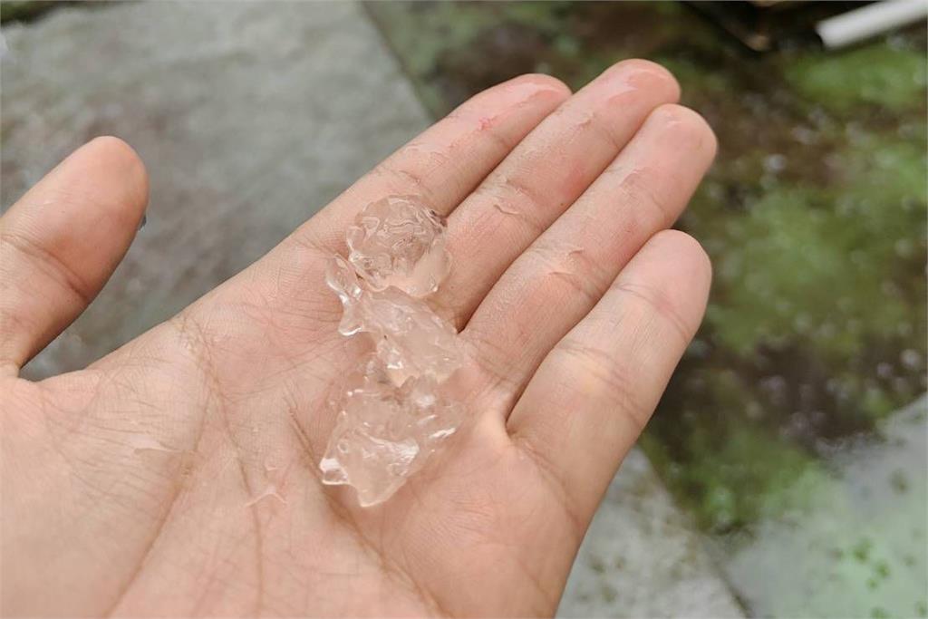 快新聞／劇烈天氣！傍晚5點多南投鹿谷「天降冰雹」　民眾驚呼連連