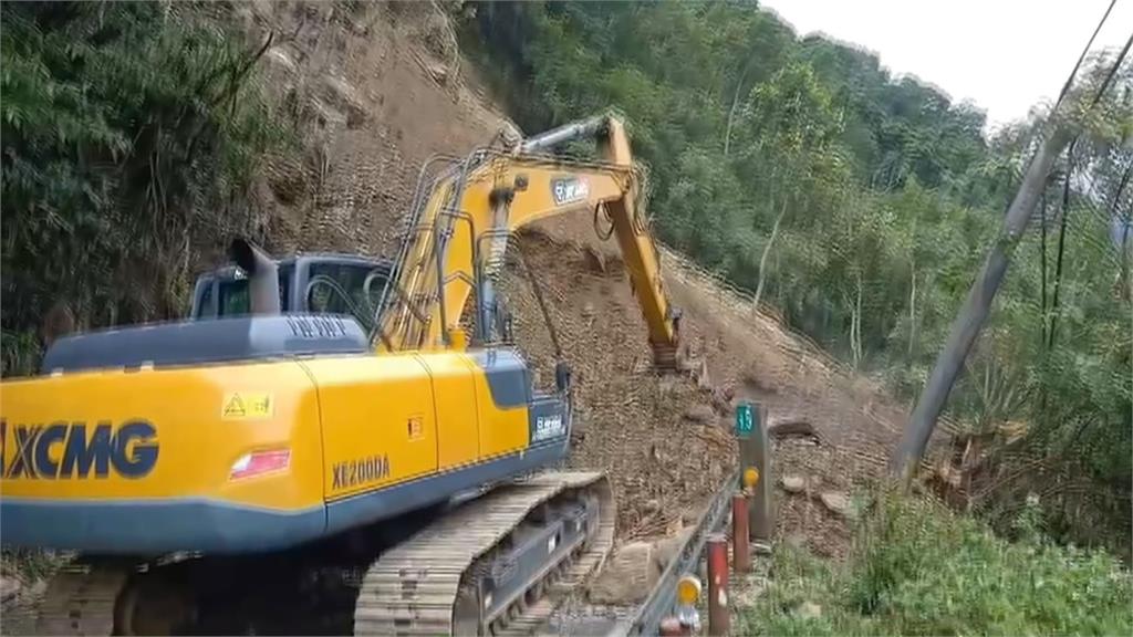 大雨！蘇花公路74噸重巨石掉落　太平山公路土石坍方228人困山區