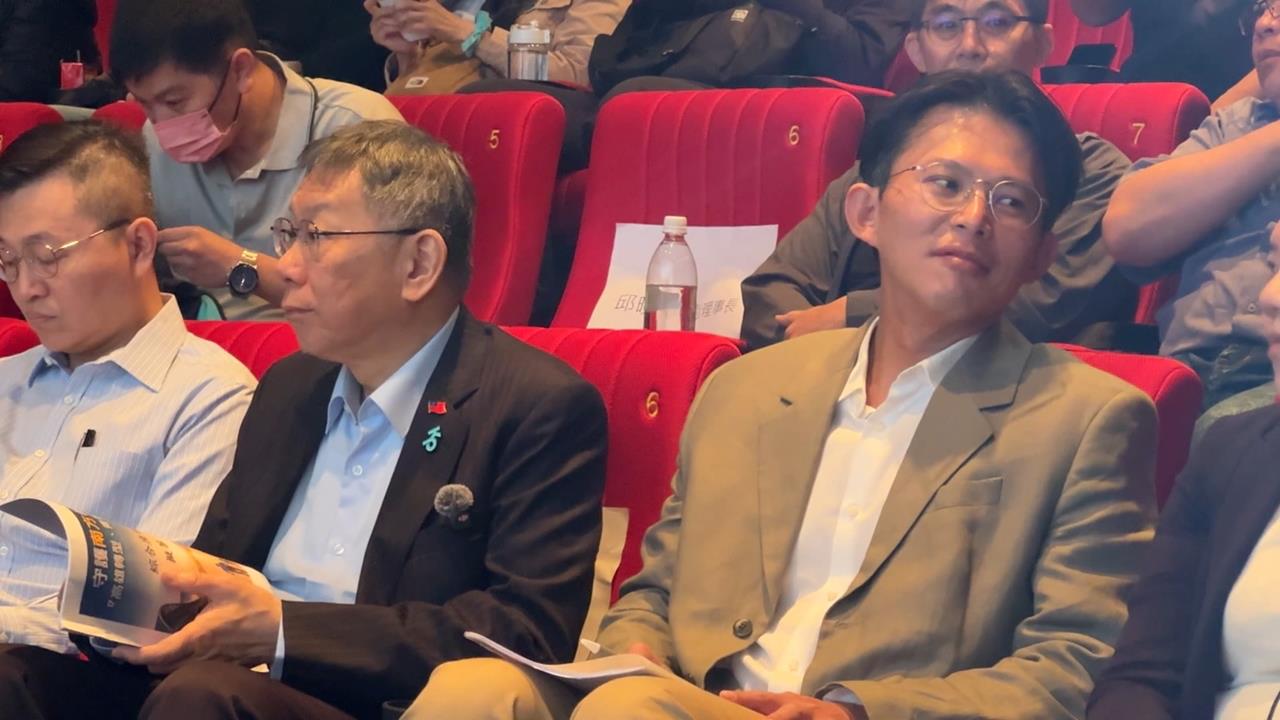 柯文哲與黃國昌高雄合體　柯如「大太陽」明顯掌話語權