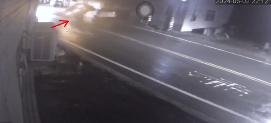 苗栗2起驚悚車禍！　兩車碰撞險犁田　駕駛恍神自撞「烏龜翻」