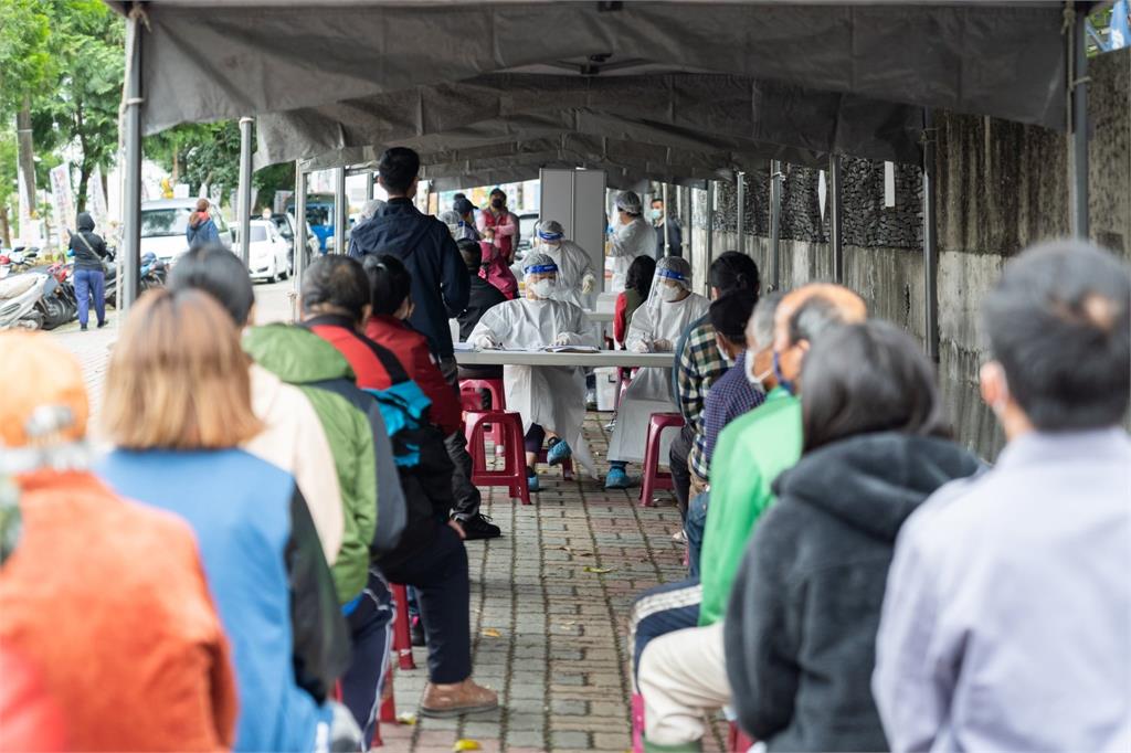 快新聞／台東議員確診！曾搭遊覽車到宜蘭進香　多校急宣佈今起停課2天