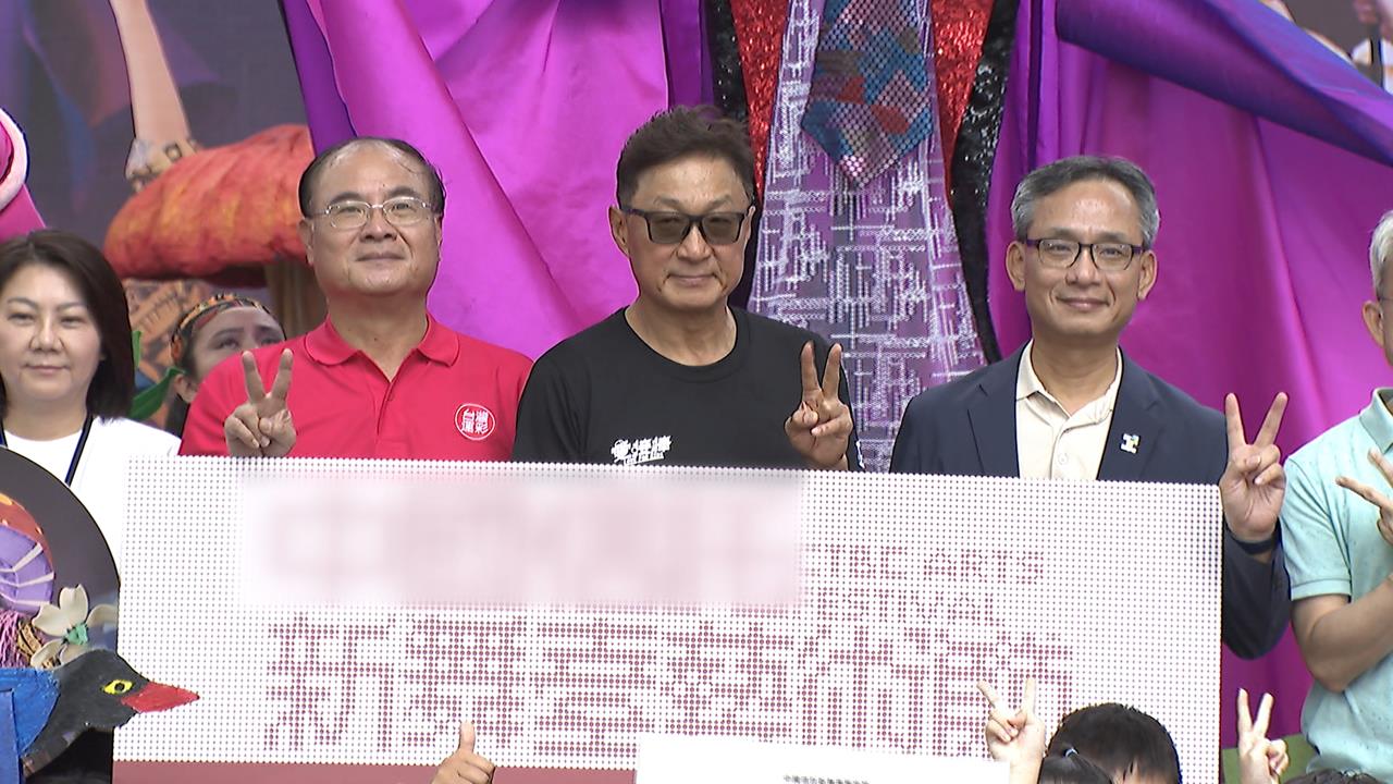 新舞臺藝術節登場　3.5公尺巨偶搖滾進駐金融園區！