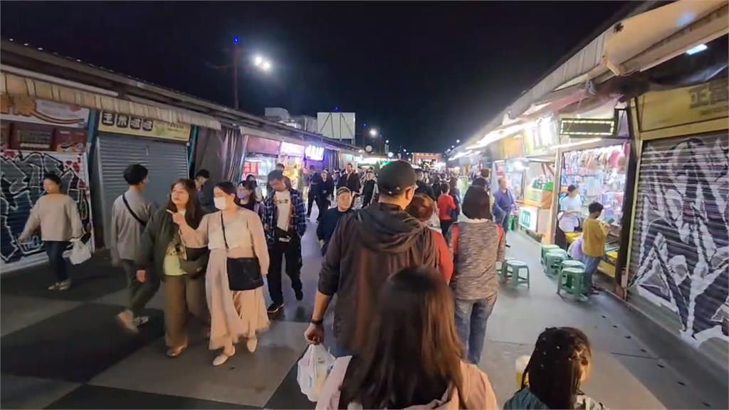 台灣隊奪冠！ 花蓮東大門夜市推8折　攤商沒賺錢自創打折招數