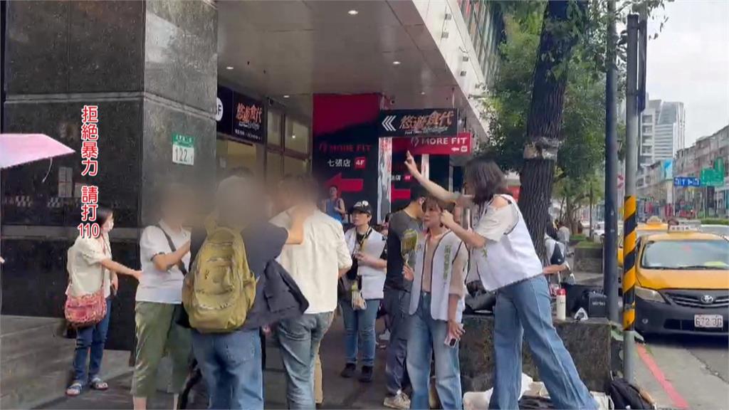 譴責暴力！　罷免羅明才志工宣講　竟遭民眾搶麥毆頭