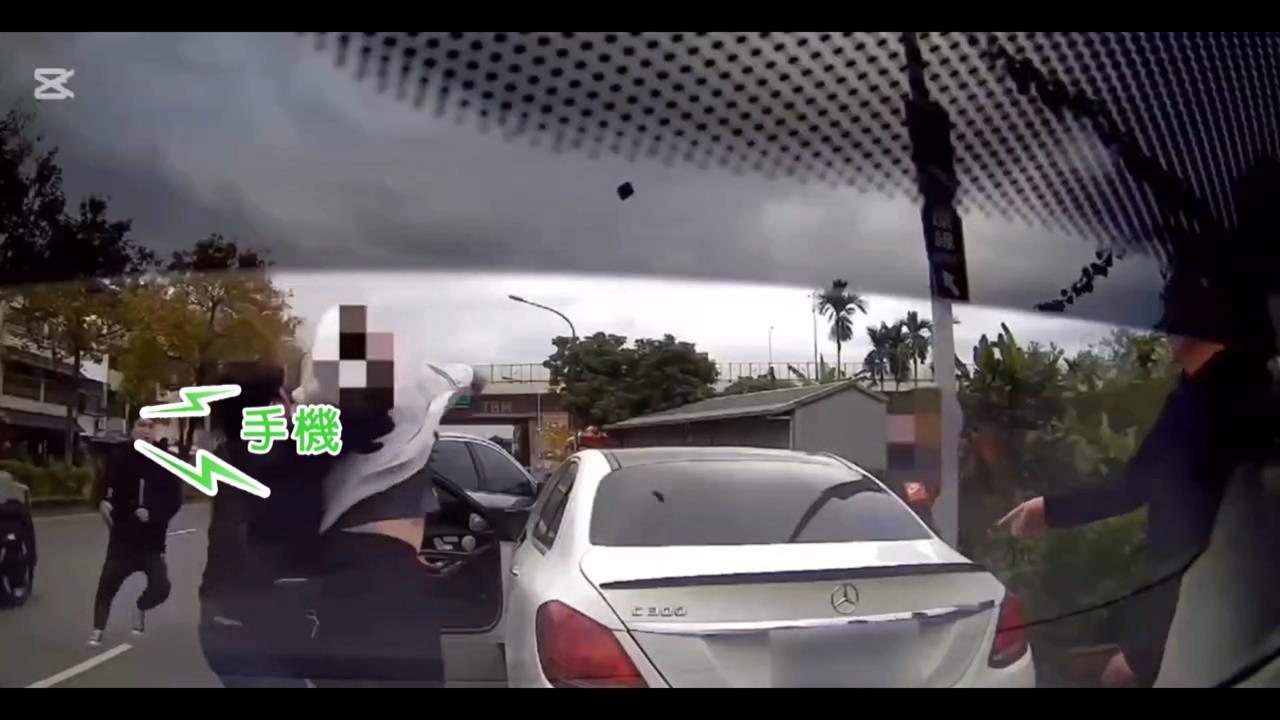 詐團滅證「折手機」丟草叢 警苦搜1小時破獲15人詐團