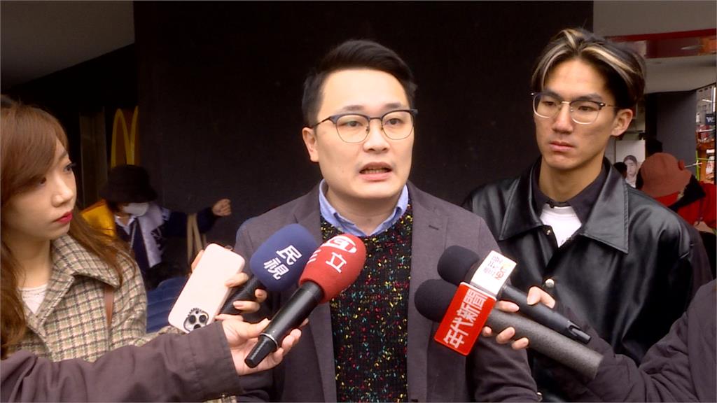 真的走投無路了？罷綠委攤位教抄一抄　拚補件又爆爭議！發起人：非工作人員