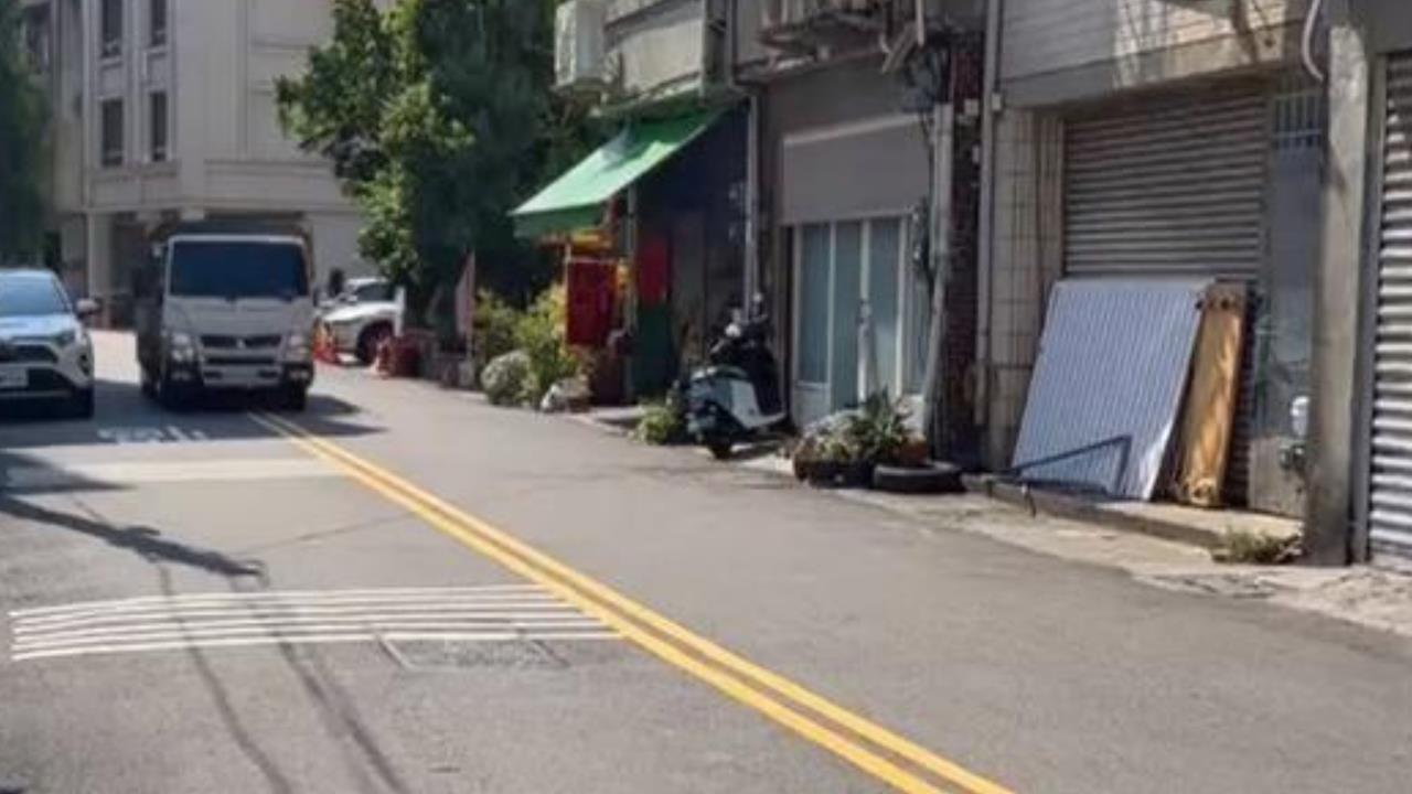 車主注意!他跨雙黃線被攔後果嚴重 騎士「1疏忽」違規代價恐遭罰3萬6