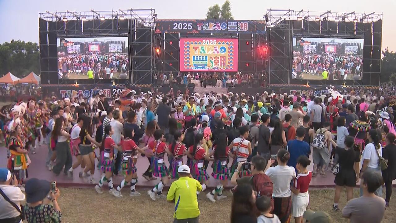 高雄豐潮原住民族聯合豐年節 陳其邁穿族服跳圍舞