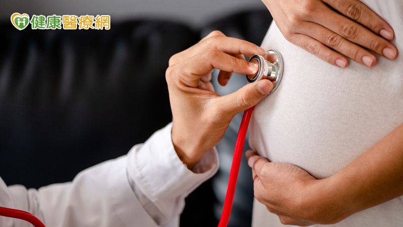 10週長大4倍！女嬰帶16公分「大球」出生　竟是罕見畸胎瘤