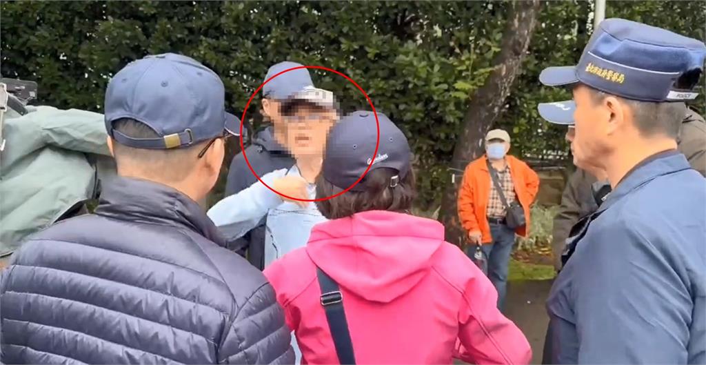 快新聞／「港湖除銹」罷團擺攤爆口角衝突　男子大鬧北市碧湖公園