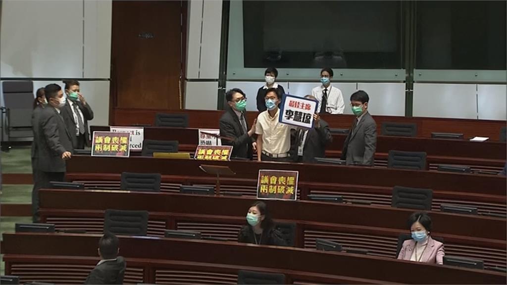 《國歌法》二讀辯論 香港立法會上演攻防戰