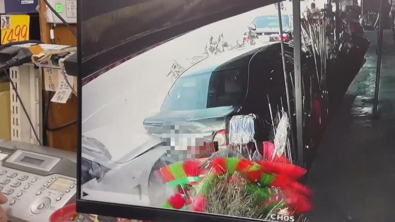 嘉義轎車追撞7車嚇壞孕婦　高雄醉漢酒駕連撞11汽機車